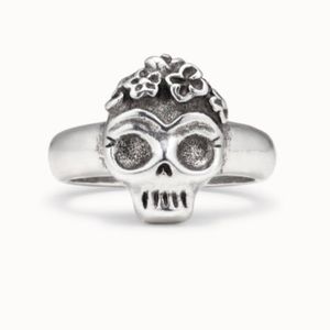 Uno de 50 Frida sugar skull ring!